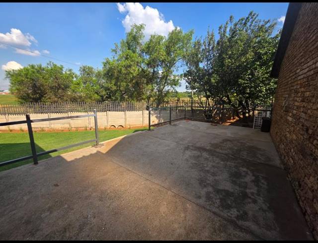 4 BEDROOM HOUSE FOR SALE IN HELIKONPARK